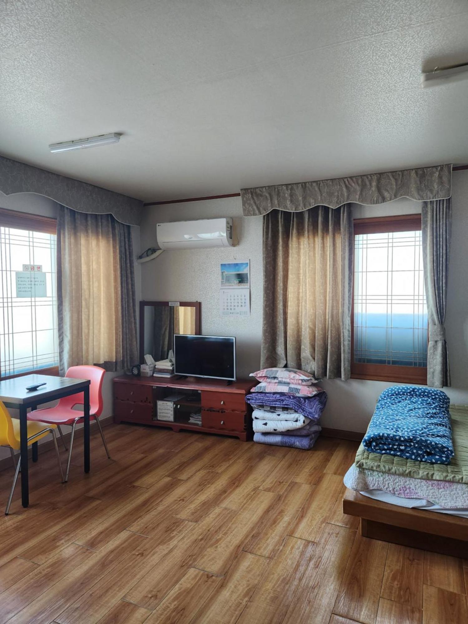 Bada Village Minbak Jeju Exterior photo